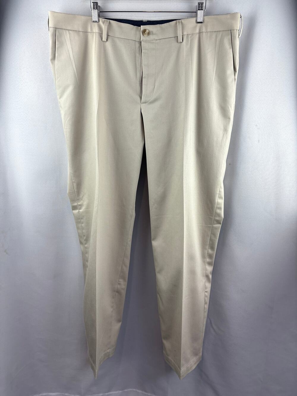 Men’s Dockers Size 40x32 Khaki Pleated Dress Pants